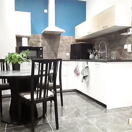 Maisonnette 28 M2 Au Fond Du Jardin Calme&confort Mondeville (Calvados)