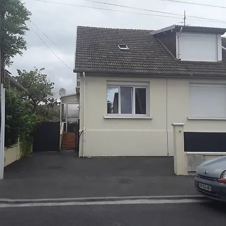 Maisonnette 28 M2 Au Fond Du Jardin Calme&confort Mondeville (Calvados)